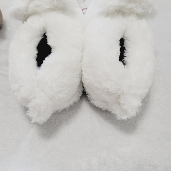 💕 NWT Winter Wishes White Kid's Slippers Size Small Unisex - Picture 4 of 9